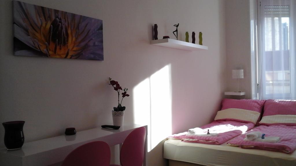 Studio 4U Budapest Room photo