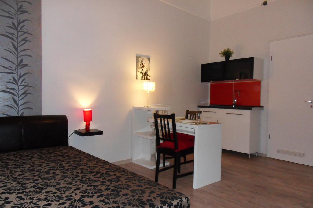 Studio 4U Budapest Room photo